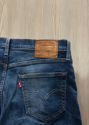 Levis 32