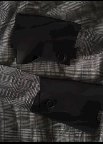 Kadın Siyah Boğazlı Pilili Uzun Kollu Bluz - Görsel 4