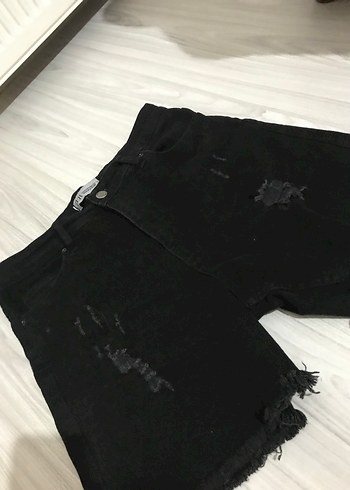 Siyah Yırtık Salaş Mini Kot Şort - Görsel 2