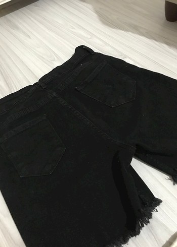 Siyah Yırtık Salaş Mini Kot Şort - Görsel 3