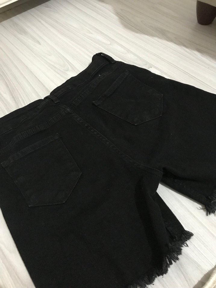 Siyah Yırtık Salaş Mini Kot Şort - Görsel 3