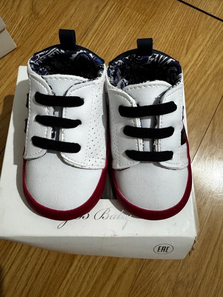 Beyaz Elastik Bağcıklı Erkek Bebek İlk Adım Ayakkabısı - Görsel 2