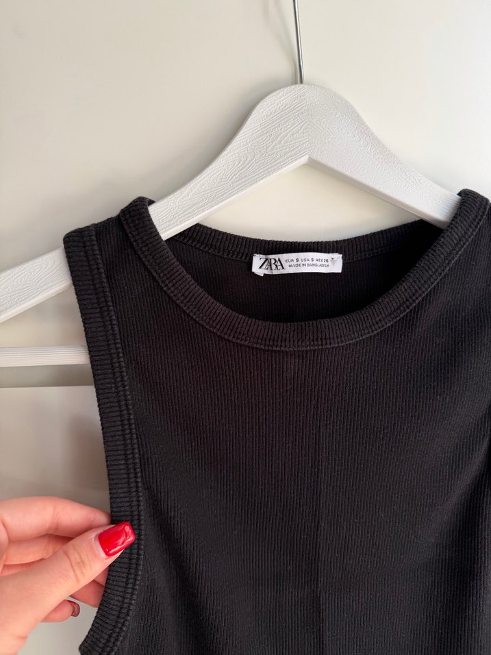 Siyah Kolsuz Yüksek Yakalı Crop Top - Görsel 2