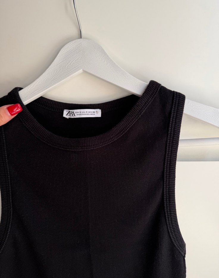 Siyah Kolsuz Yüksek Yakalı Crop Top - Görsel 3