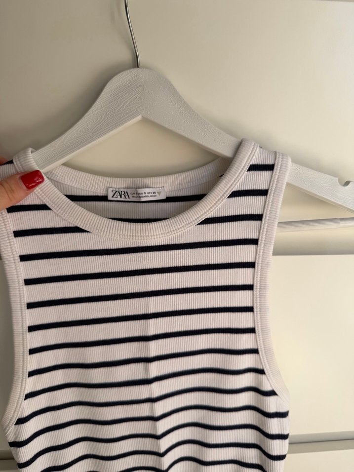 Çizgili Beyaz Kolsuz Crop Top - Görsel 2