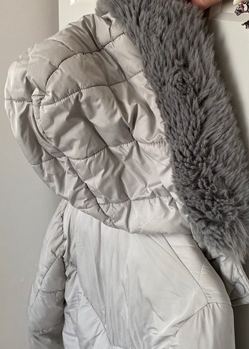 Gri Kadın Kışlık Mont Kürklü Bershka - Görsel 4