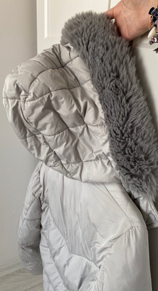 Gri Kadın Kışlık Mont Kürklü Bershka - Görsel 4