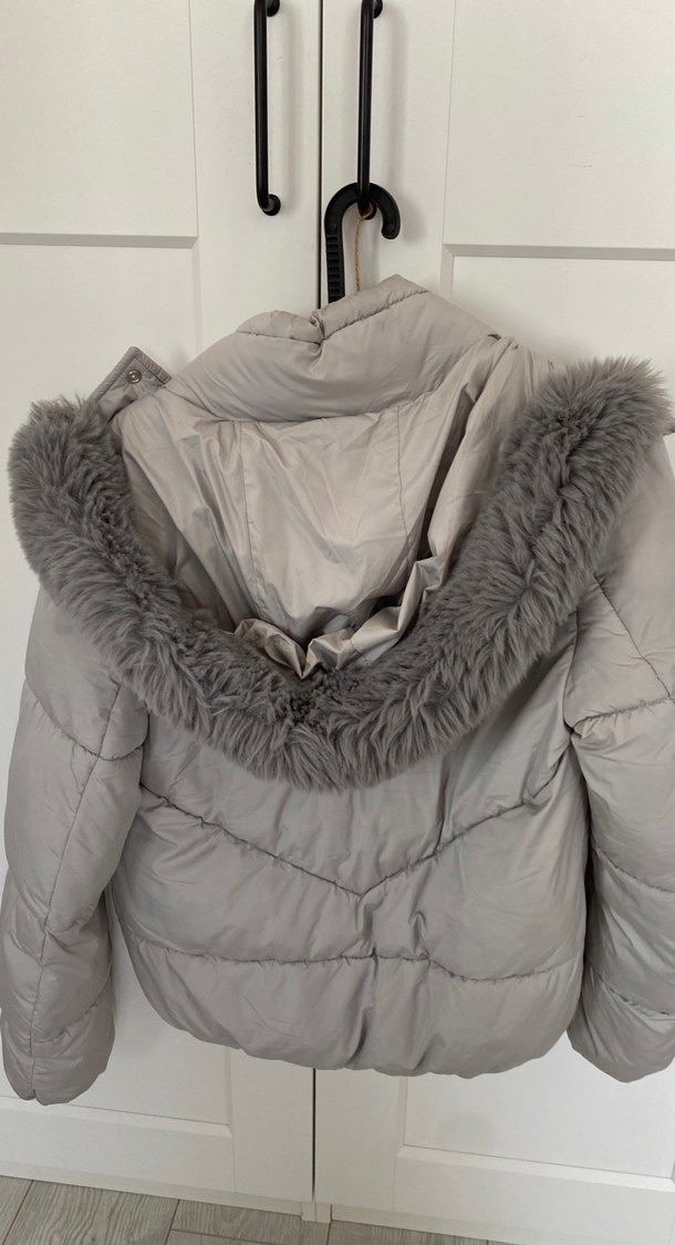 Gri Kadın Kışlık Mont Kürklü Bershka - Görsel 3