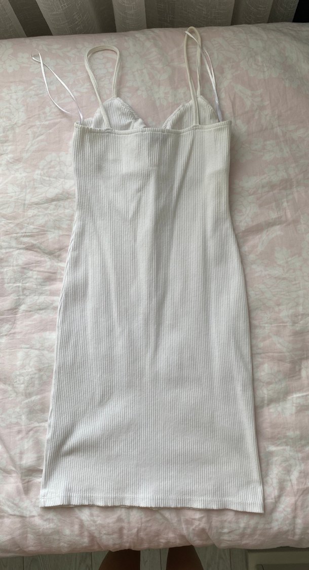 Bershka beyaz üste oturan mini elbise - Görsel 4