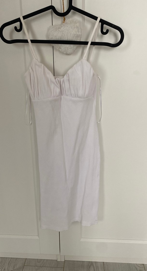 Bershka beyaz üste oturan mini elbise - Görsel 2