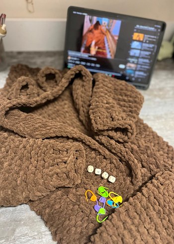 Kahverengi Örgü Bebek Tulumu - Görsel 2