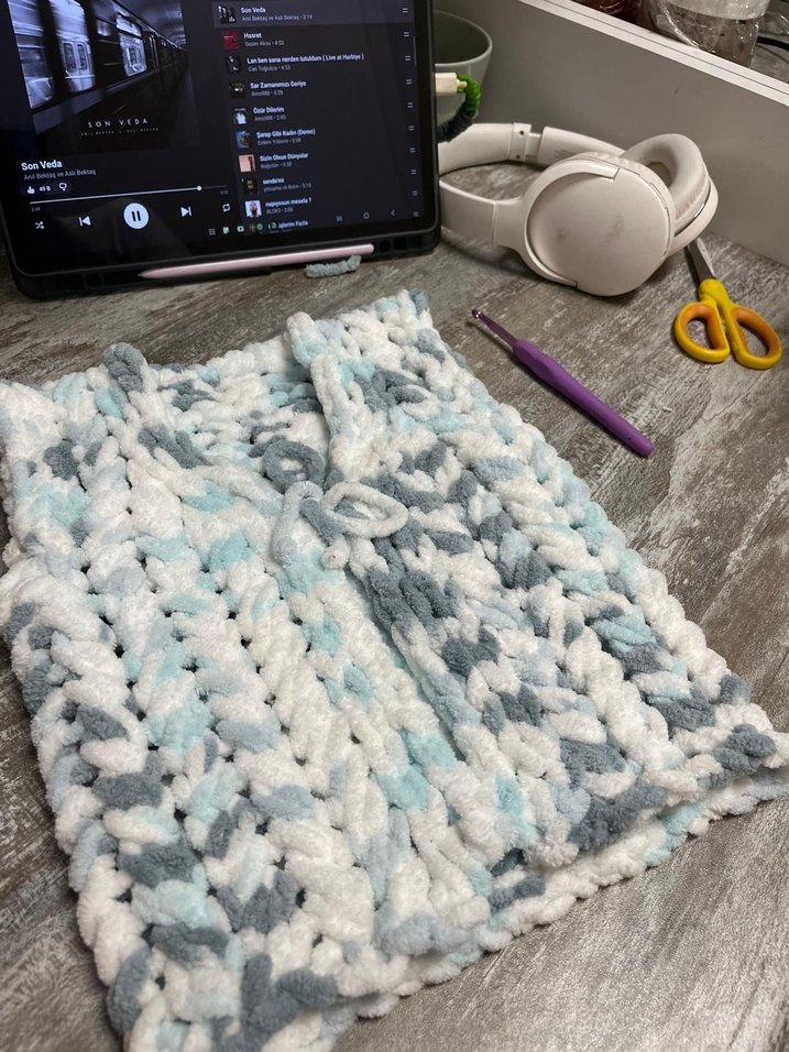 Kız Çocuk Kapüşonlu Örgü Yelek - Görsel 4