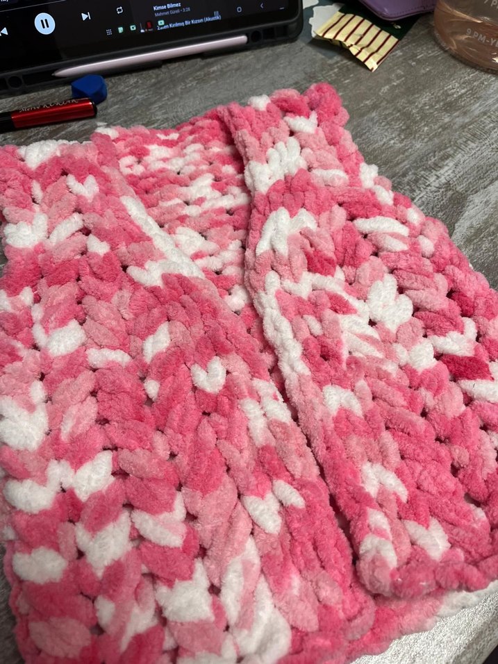 Kız Çocuk Kapüşonlu Örgü Yelek - Görsel 2