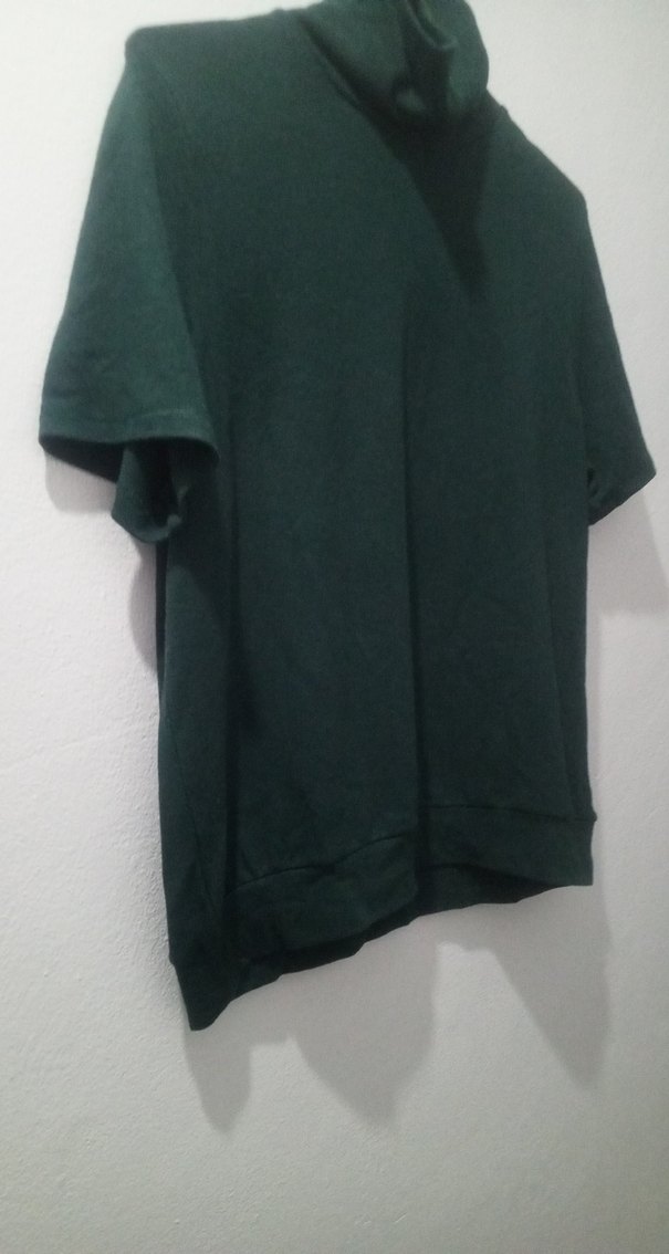 Koyu Yeşil Kısa Kollu Boğazlı Tişört - Görsel 2