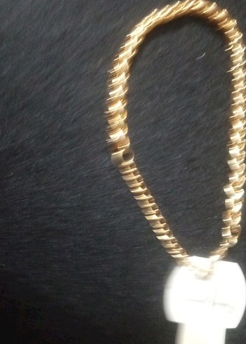 Zincir Detaylı Altın Rengi Yılan Desenli Bileklik - Görsel 3