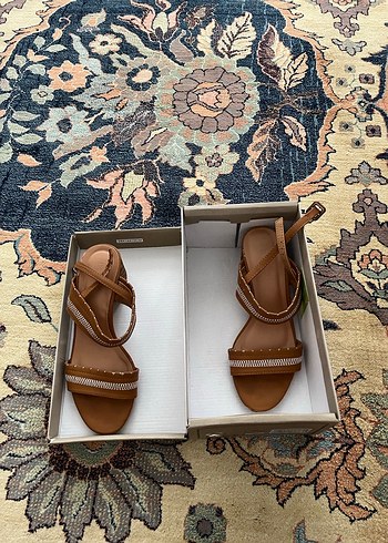 Bej Deri az topuklu Topuklu Kadın Sandalet - Görsel 3