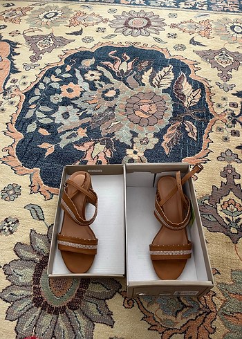 Bej Deri az topuklu Topuklu Kadın Sandalet - Görsel 4