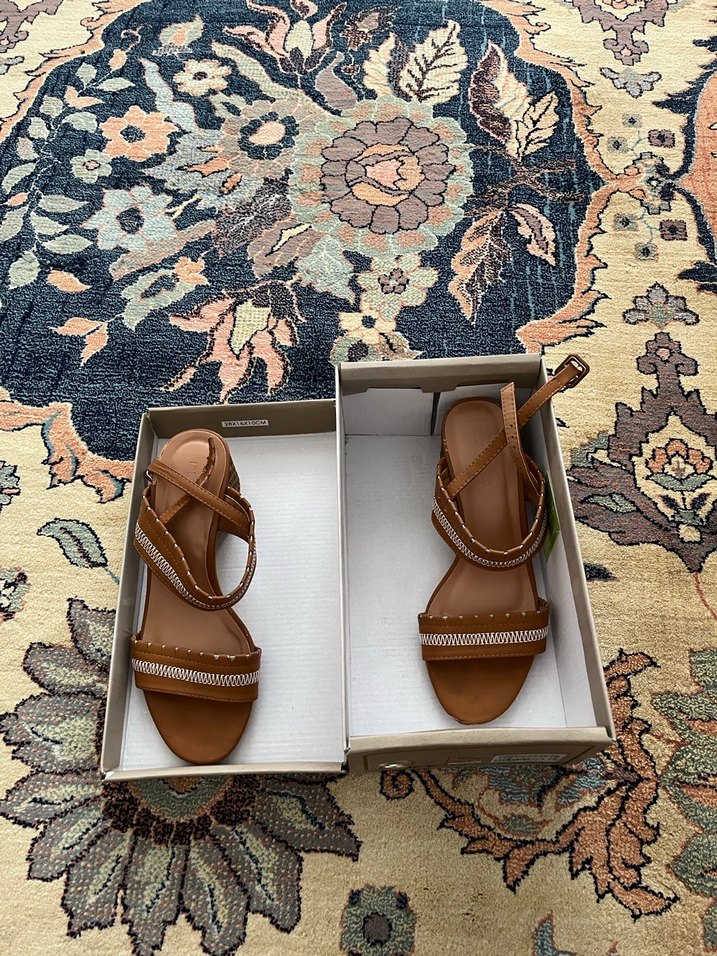 Bej Deri az topuklu Topuklu Kadın Sandalet - Görsel 3