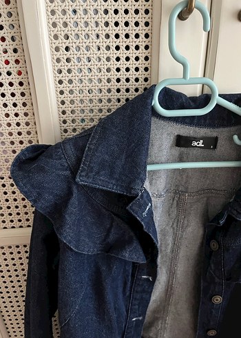 Lacivert Düğmeli Volanlı Kadın Denim Ceket - Görsel 3
