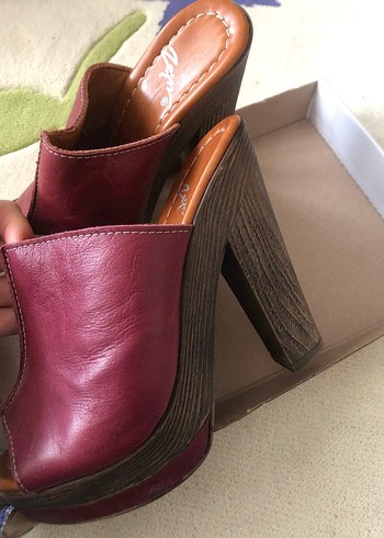 Bordo Süet Dolgu Topuklu Kadın Terlik - Görsel 3