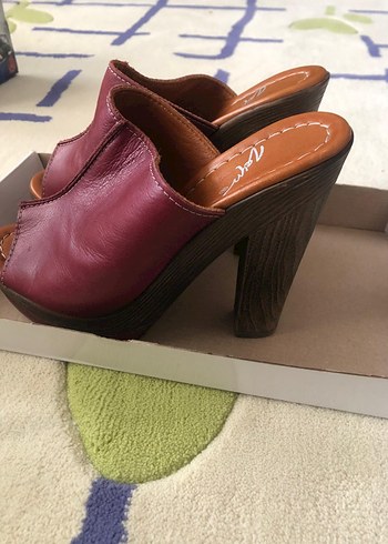 Bordo Süet Dolgu Topuklu Kadın Terlik - Görsel 2