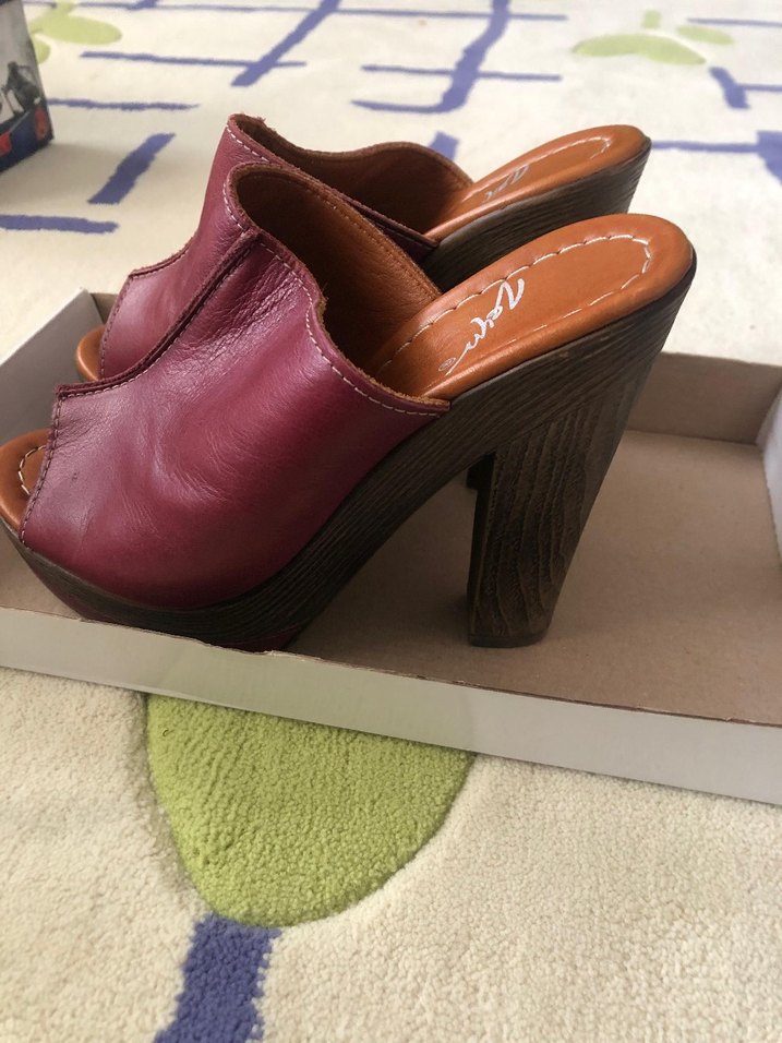 Bordo Süet Dolgu Topuklu Kadın Terlik - Görsel 2