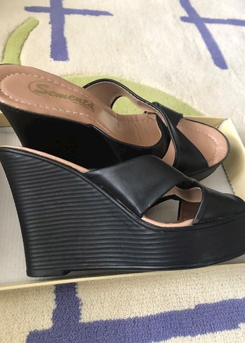 Siyah Kadın Dolgu Topuklu Terlik - Görsel 2