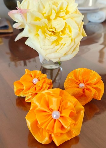 Çiçek Desenli Sarı Fiyonk Toka Seti - Görsel 8