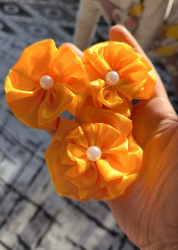 Çiçek Desenli Sarı Fiyonk Toka Seti - Görsel 9