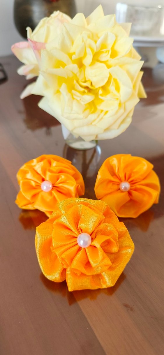 Çiçek Desenli Sarı Fiyonk Toka Seti - Görsel 4