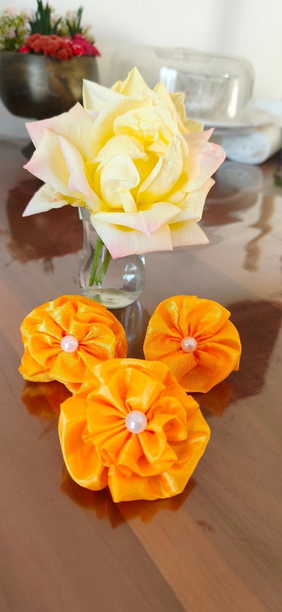 Çiçek Desenli Sarı Fiyonk Toka Seti - Görsel 3