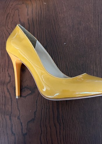 Sarı Rugan Stiletto Kadın Ayakkabı - Görsel 2