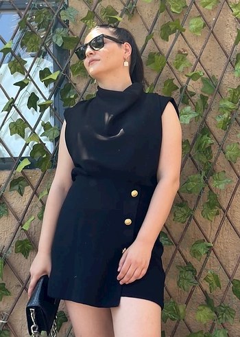 Düğmeli Siyah Kolsuz Midi Tulum - Görsel 4