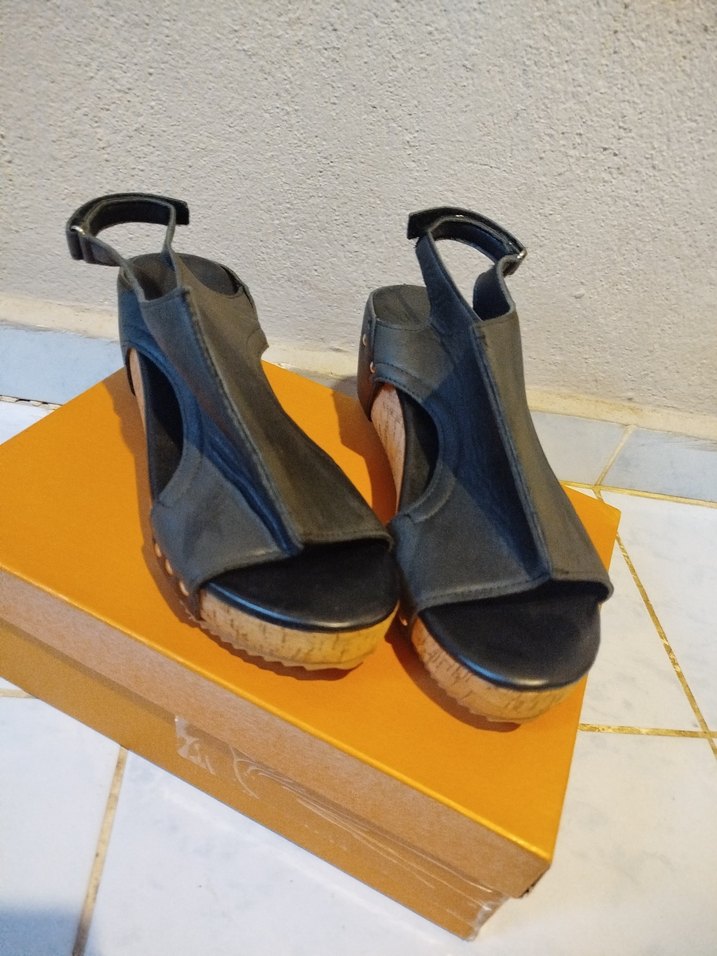 Kadın Siyah Dolgu Topuklu Sandalet - Görsel 2