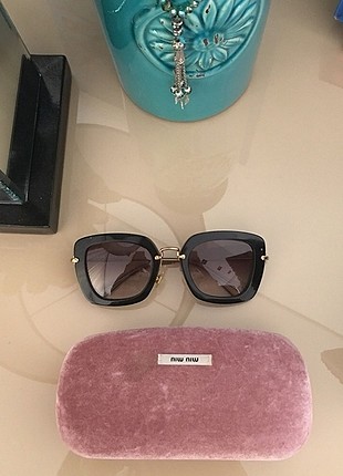 Miu Miu Güneş Gözlüğü