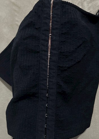 Bershka Kısa Kollu Siyah kopçalı  Goth Bluz - Görsel 3