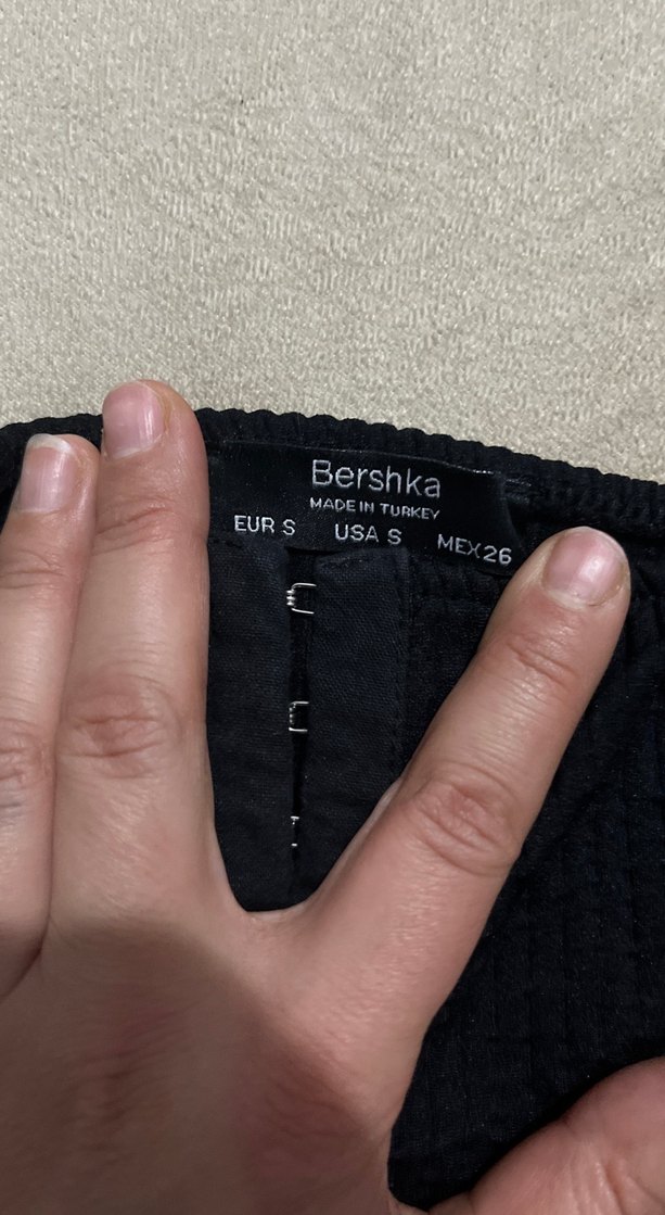 Bershka Kısa Kollu Siyah kopçalı  Goth Bluz - Görsel 2