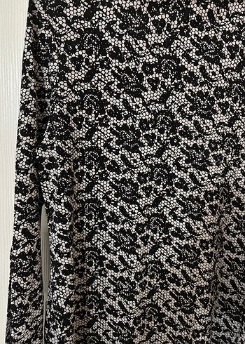 Gri Dantel Detaylı Yılan Desenli Kadın Tunik - Görsel 3