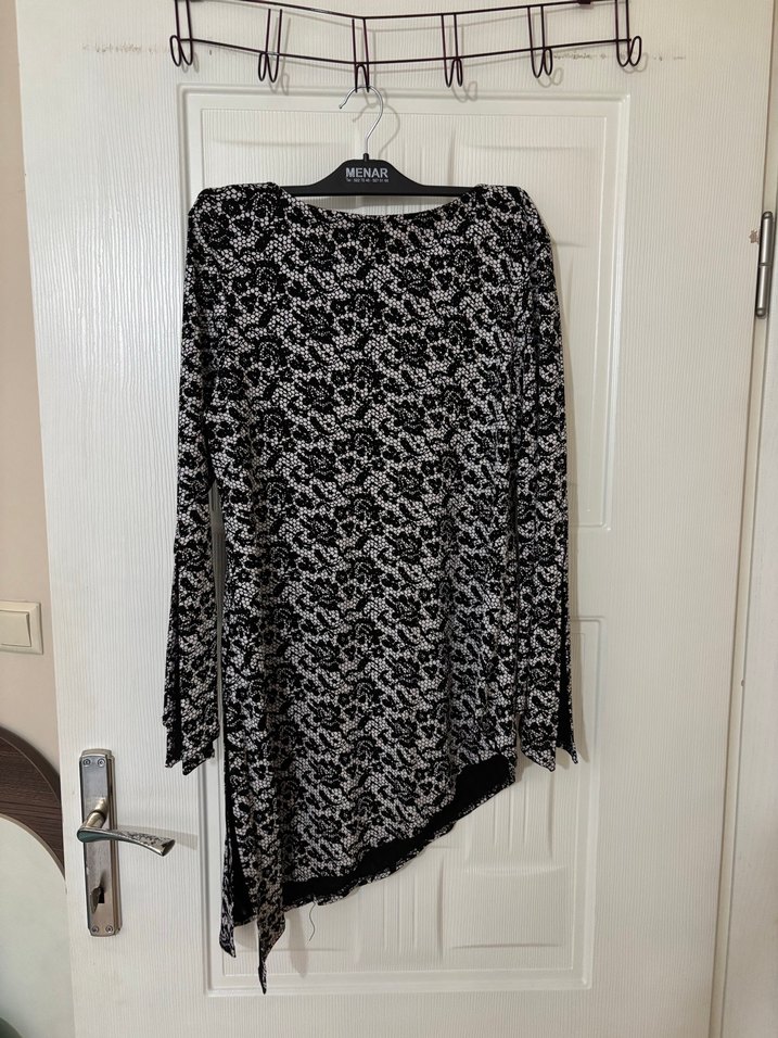 Gri Dantel Detaylı Yılan Desenli Kadın Tunik - Görsel 2