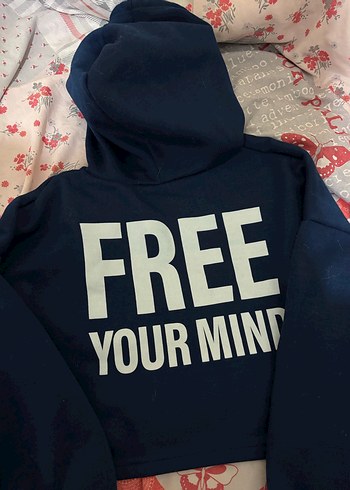 Kapüşonlu Mavi Baskılı Kadın Crop Sweatshirt - Görsel 3