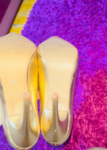 Altın Renkli Parlak Stiletto - Görsel 3