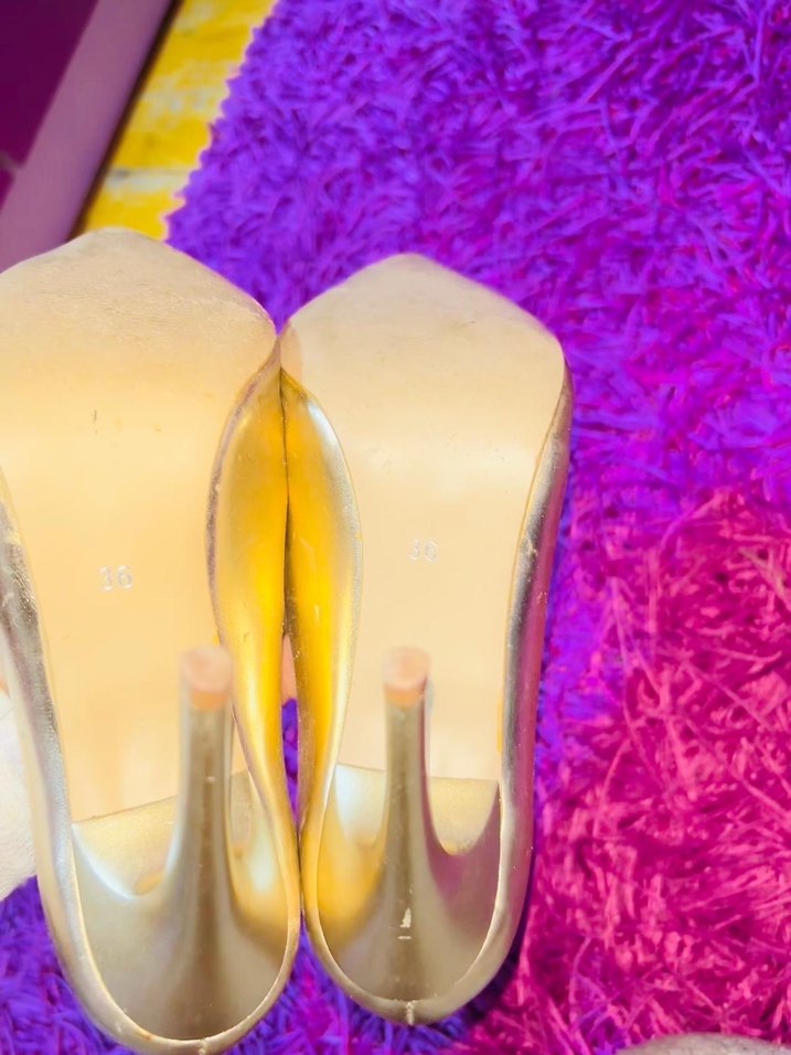 Altın Renkli Parlak Stiletto - Görsel 3