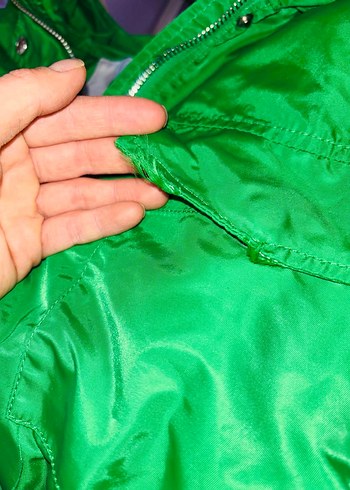 Parlak Yeşil Kapüşonlu Kadın Yağmurluk - Görsel 9
