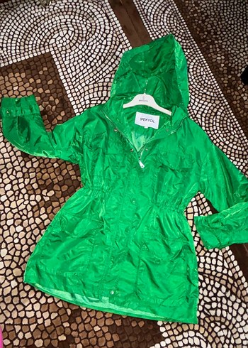 Parlak Yeşil Kapüşonlu Kadın Yağmurluk - Görsel 5