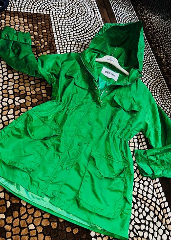 Parlak Yeşil Kapüşonlu Kadın Yağmurluk - Görsel 10