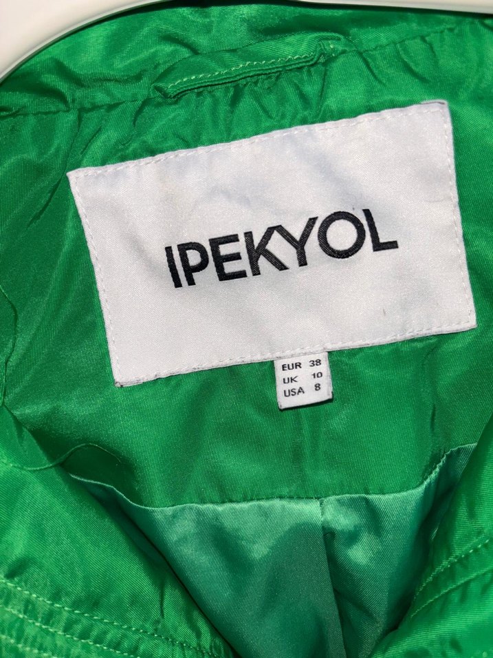 Parlak Yeşil Kapüşonlu Kadın Yağmurluk - Görsel 3