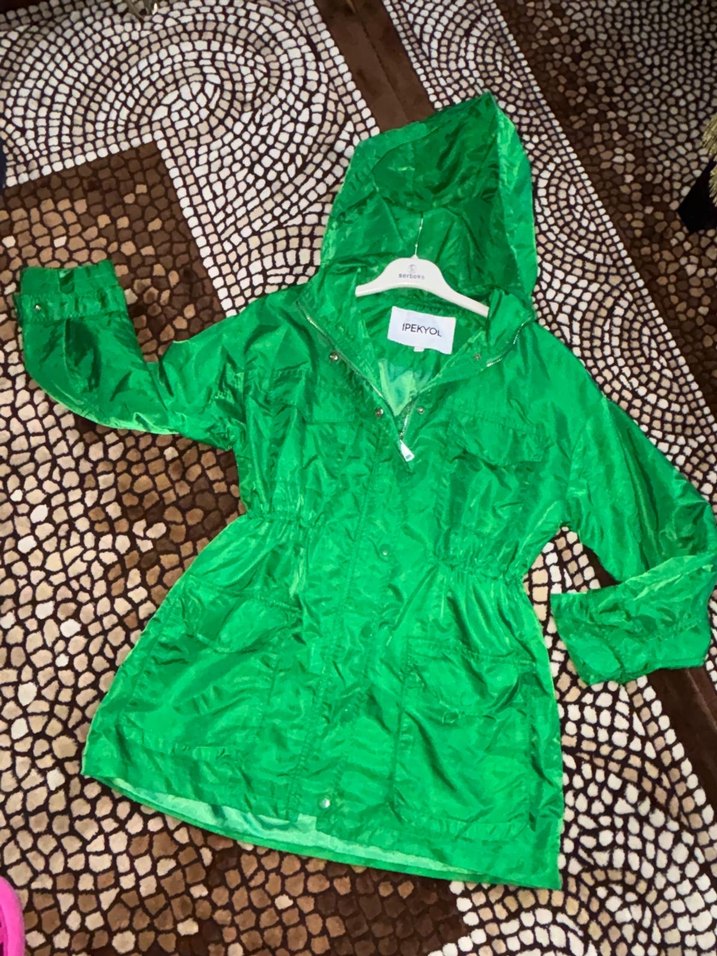 Parlak Yeşil Kapüşonlu Kadın Yağmurluk - Görsel 5
