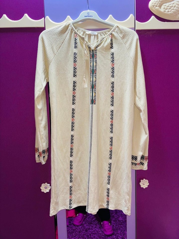 Püsküllü İşlemeli Uzun Kadın Tunik - Görsel 2