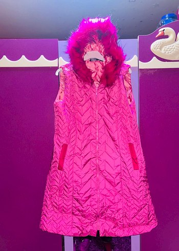 Kürklü Kapüşonlu Pembe Uzun Kolsuz Kaban - Görsel 2