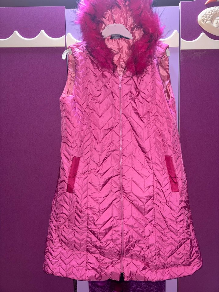 Kürklü Kapüşonlu Pembe Uzun Kolsuz Kaban - Görsel 4